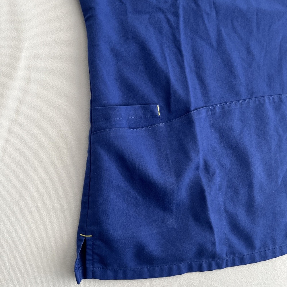 Figs Threads For Threads Women's Size XS Blue 4 Pocket Scrub Top - Picture 4 of 8